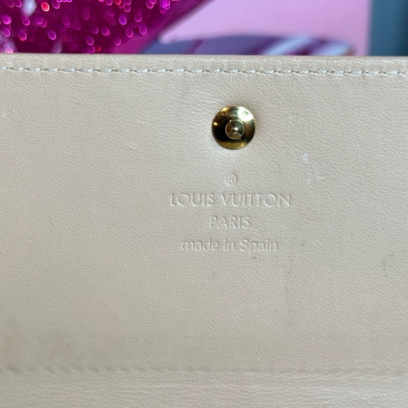 Louis Vuitton Cream Envelope Carte de Visite Monogram Vernis Wallet - Picture 14 of 15